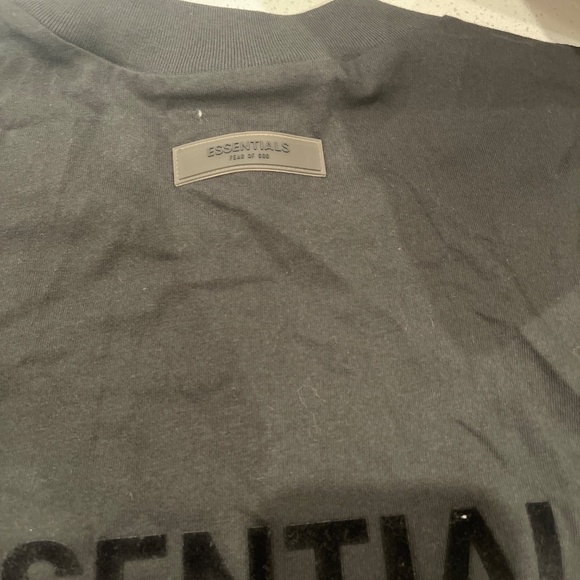 Essentials t-shirt size M - Picture 2 of 5